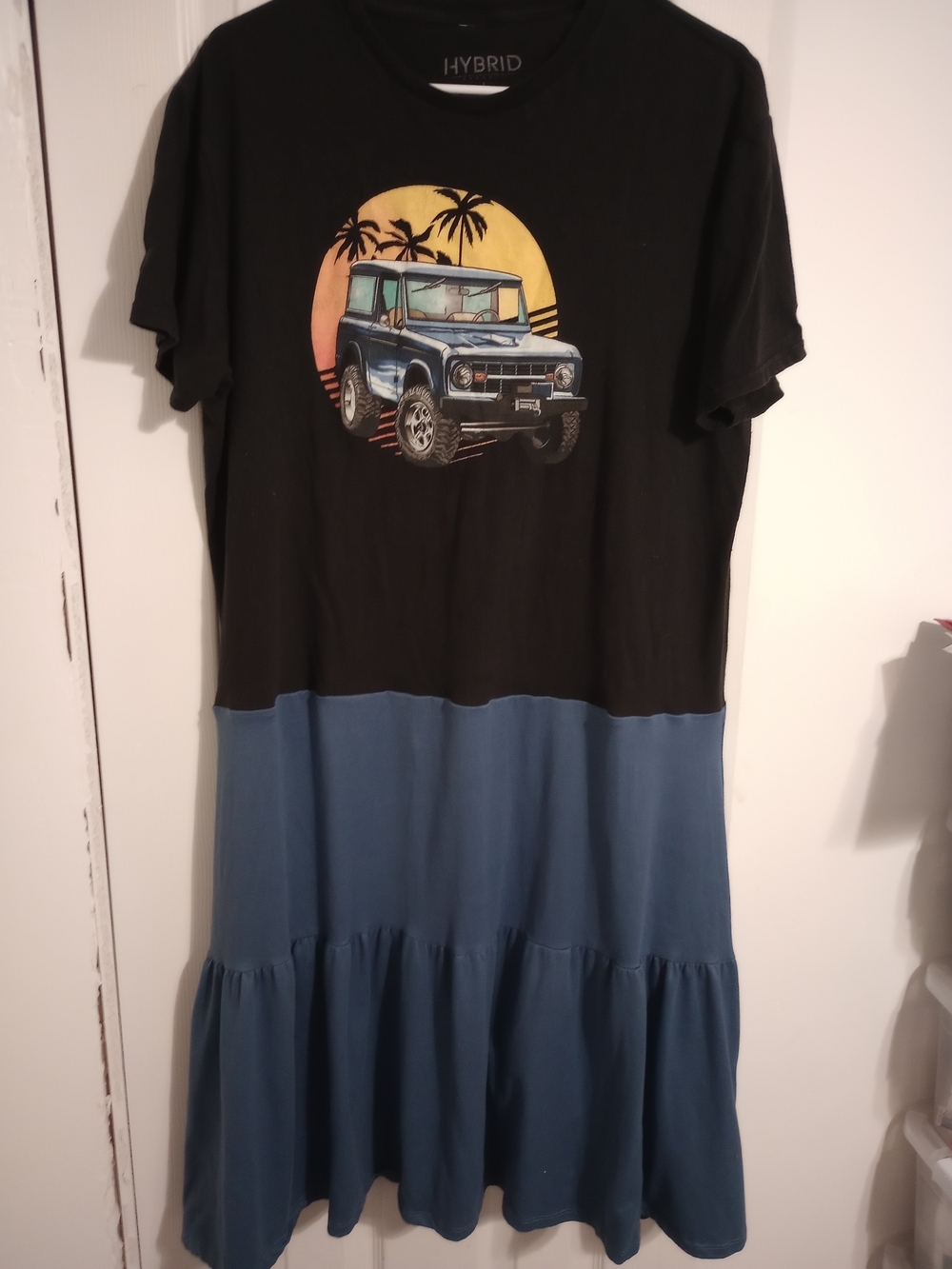 Hybrid & company Black Top with Blue Tiered Skirt Graphic Dress